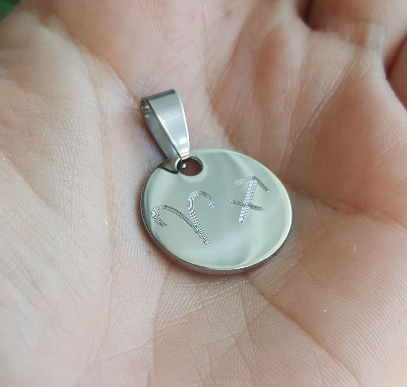 Ocelový přívěsek kulatá destička 20 mm - DR1100-20 - náhled 2