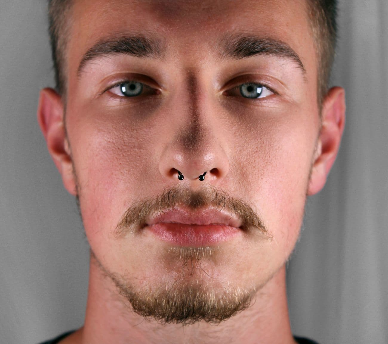 Černý falešný magnetický septum piercing do nosu - NS0048-K - náhled 4
