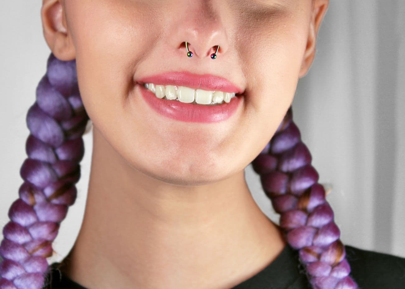Duhový falešný magnetický septum piercing do nosu - NS0048-W - náhled 2