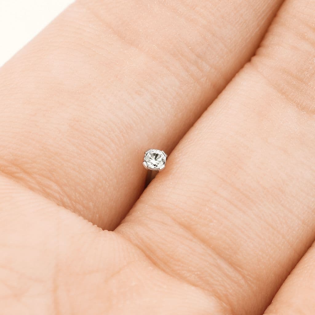 Zahnutý piercing do nosu - titan, čirý kamínek 2 mm - TIT1038-C - náhled 4