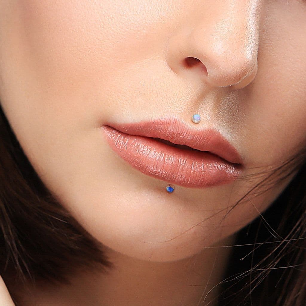 Piercing labreta chirurgická ocel s modrým opálem (0,8 x 6 x 2 mm) - náhled 3